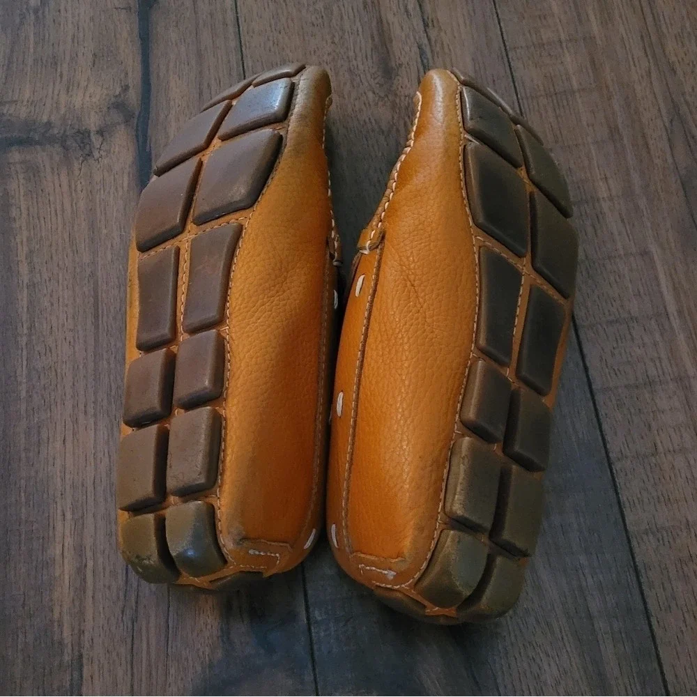 N.Y.L.A.‎ Tan Pebbled Leather Driving Loafers Silver Ring Detail Tan Shoes